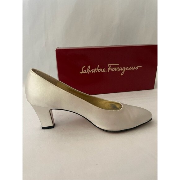 Authentic Salvatore Ferragamo Women's Suede Heels Leather White 7C - Picture 9 of 13